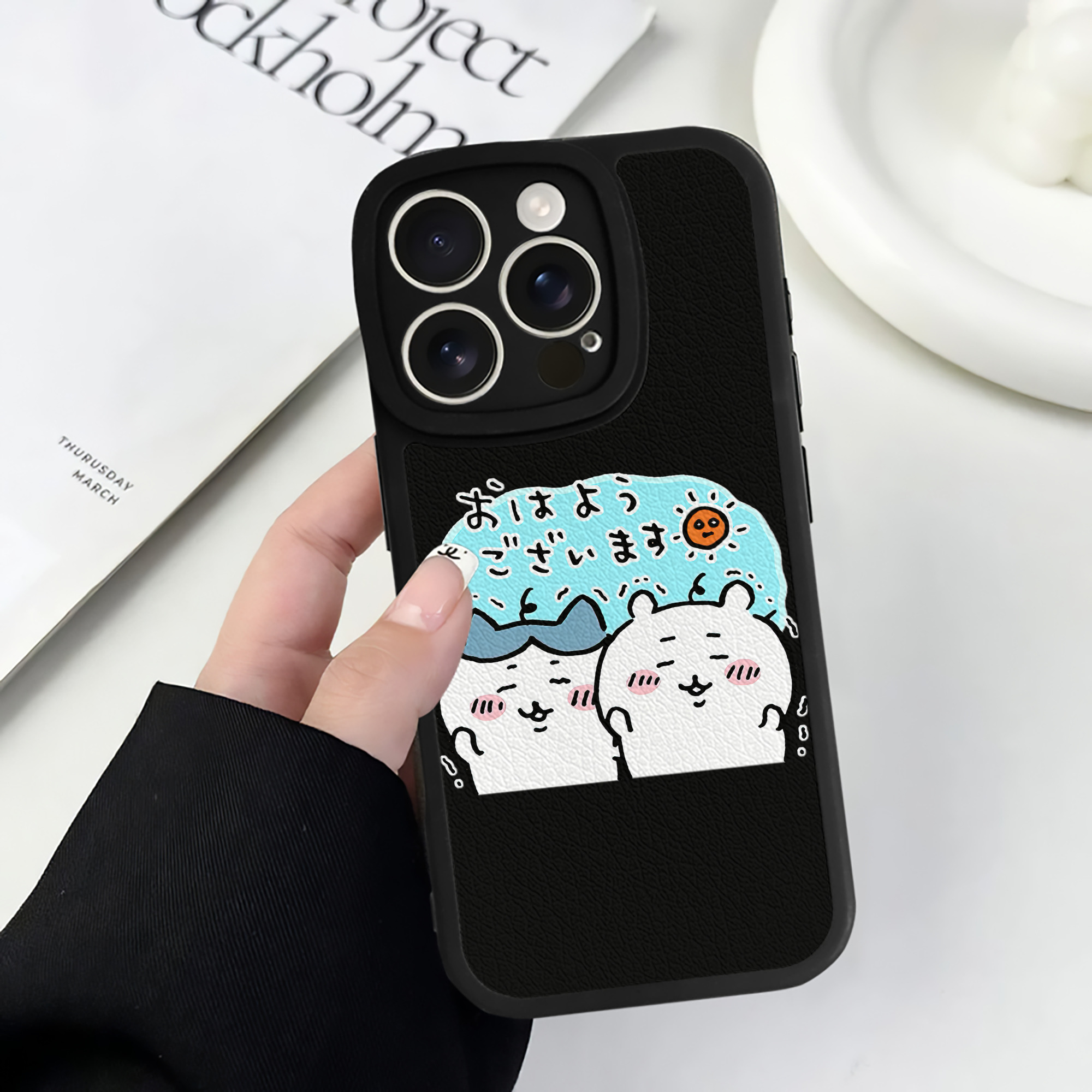 （画像用） ちいかわ ハチワレ Chii-kawa hachiware 【iPhone 16シリーズ対応】シリコンスマホケース（レザー調） 材質：シリコン